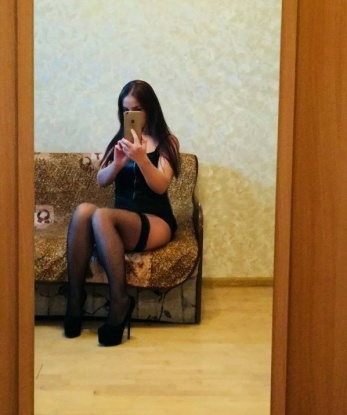 Я твоя мечта, смешанная с соблазнительностью и страстью. Встречай меня – опытную индивидуалку, которая полностью погрузит тебя в океан блаженства. Оказываю широкий спектр услуг, которые утолят все твои желания. Моя грамотная речь и неподдельная интеллектуальность добавят запоминающихся моментов в наше свидание. Посмотри на мои фото и читай отзывы, чтобы увидеть истинное наслаждение, которое я дарю своим партнерам. Позвони мне и узнай, какими нежными руками и умелыми губками я превратила Москву в город наслаждения. Полина